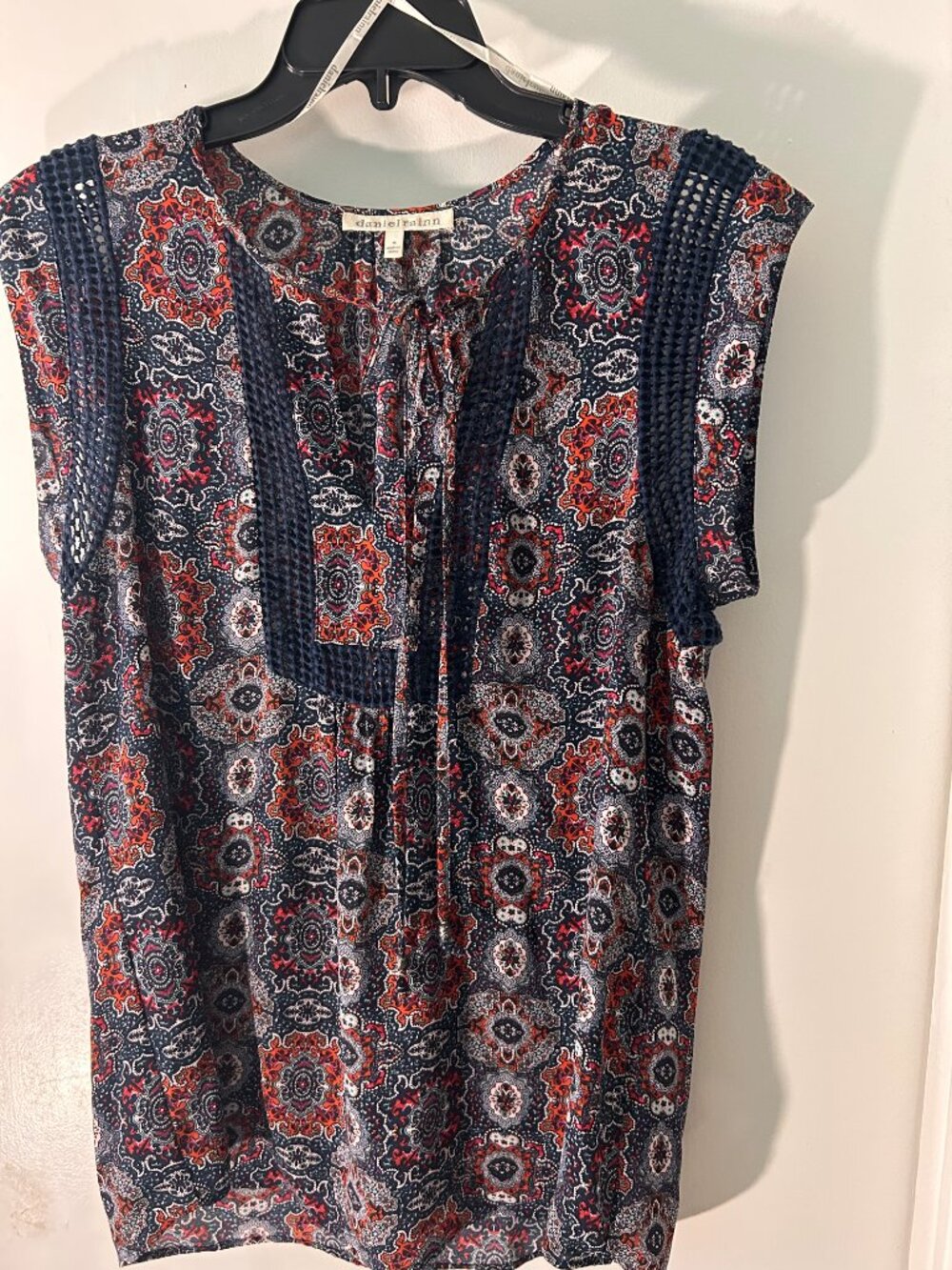 Daniel Rainn Boho Crochet Trim Paisley Blouse Medium Navy Red Tie Neck Top - Picture 7 of 11